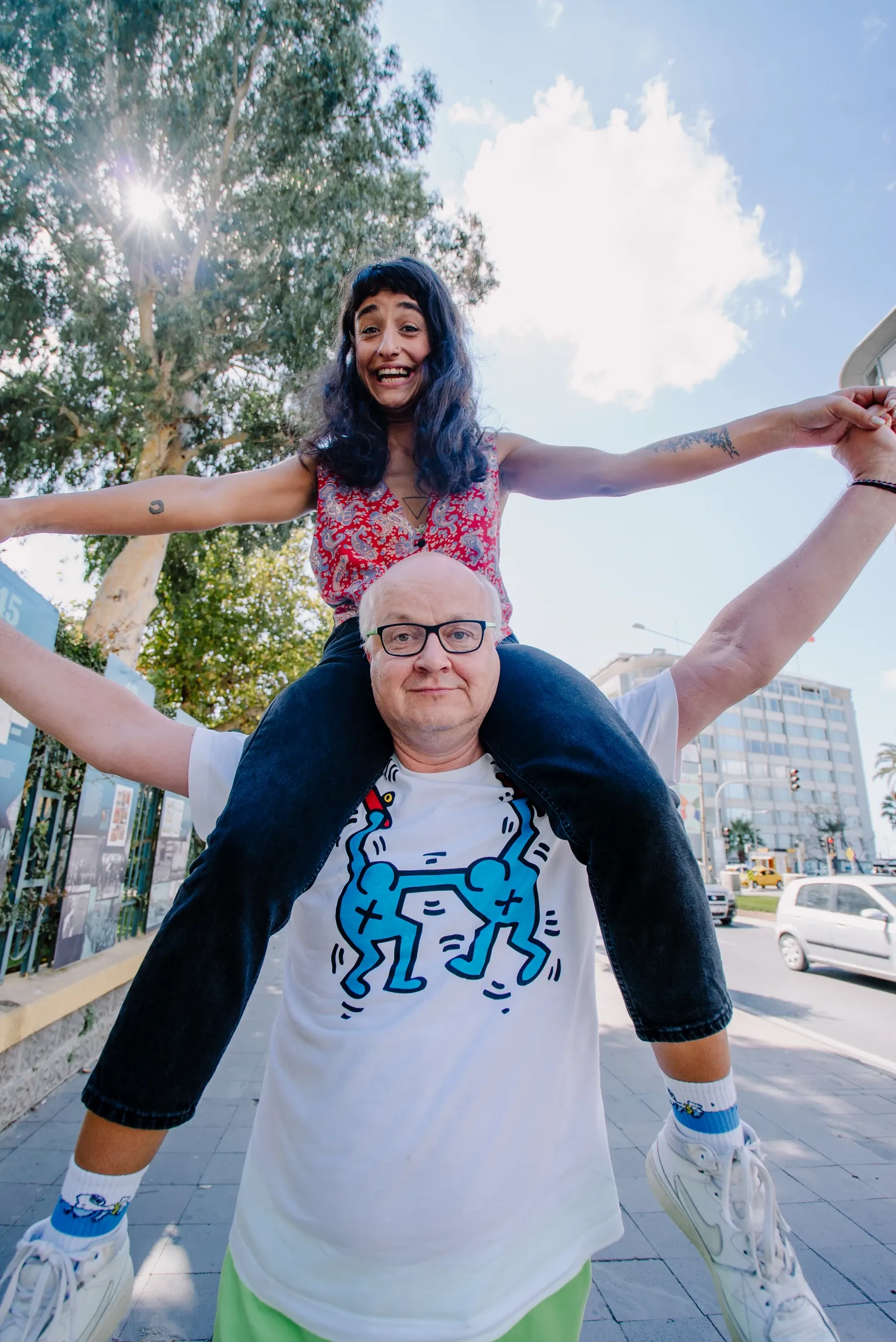 Art Unlimited | Cansu Çakar’la İzmir’de gündüz ve gece yürüyüşleri